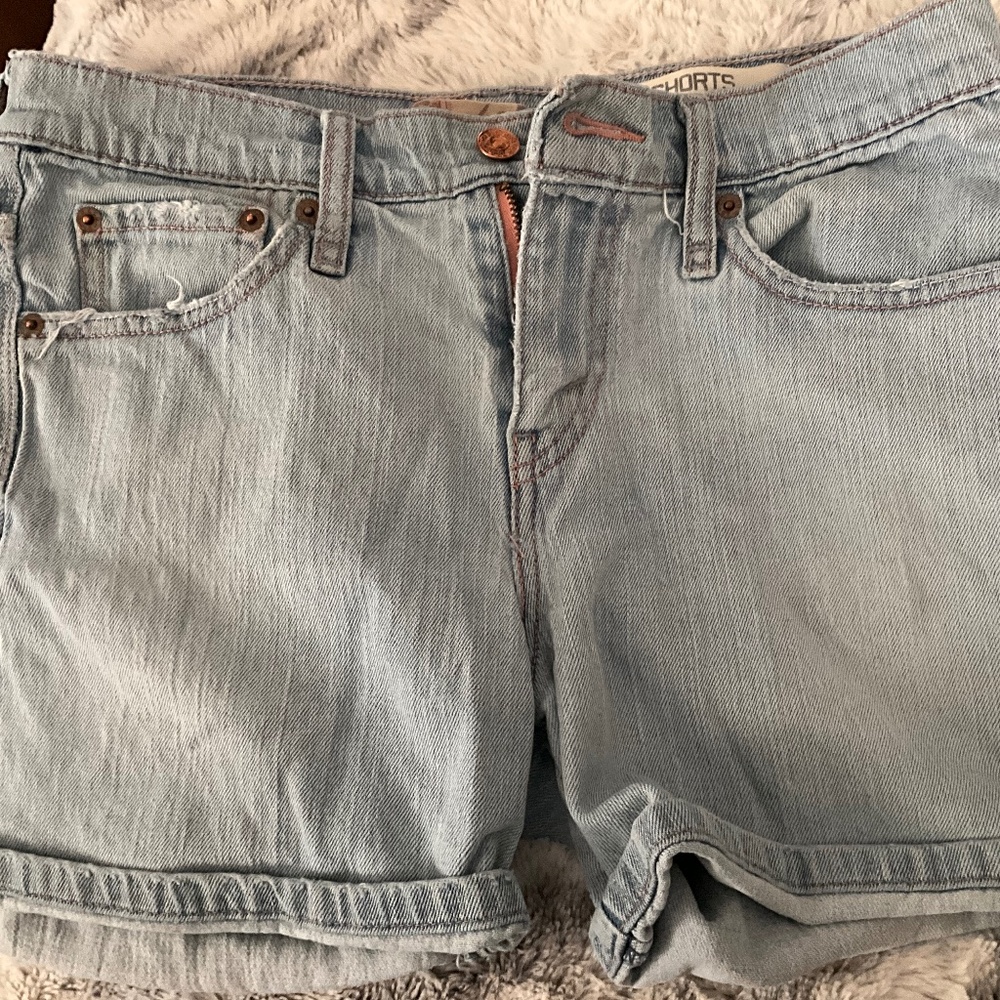 RARE  FIND, VINTAGE BLUE DENIM LEVI’S  SHORTS, SIZE 6